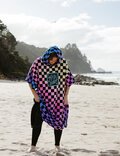 GRADIENT CHECKER HOODED TOWEL